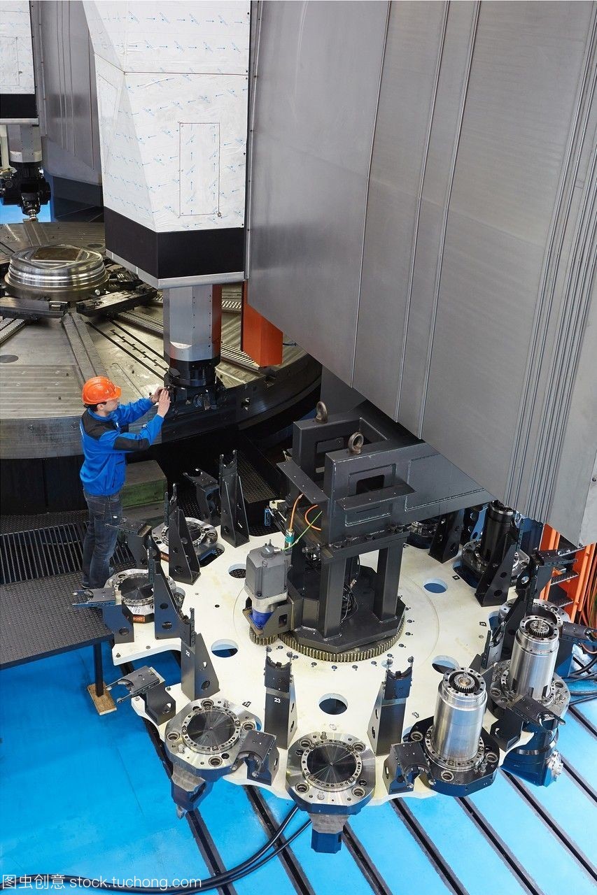 加工CenterCNC。立式车床制造超大型铸件结构与静水引导。课程以自我为中心的自动?=7000毫米。设计,制造和安装的机器工具。泊斯德机械工具公司。Asteasu。Gipuzkoa。巴斯克的国家。西班牙。